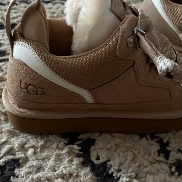 UGG Beige Sneakers with Checkered Laces - Picture 4 of 6
